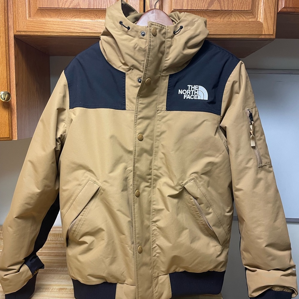 North Face Newington Waterproof 550 Fill Power Down Jacket, Medium, Brown/Black